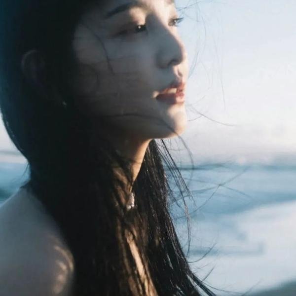 天使面庞海报