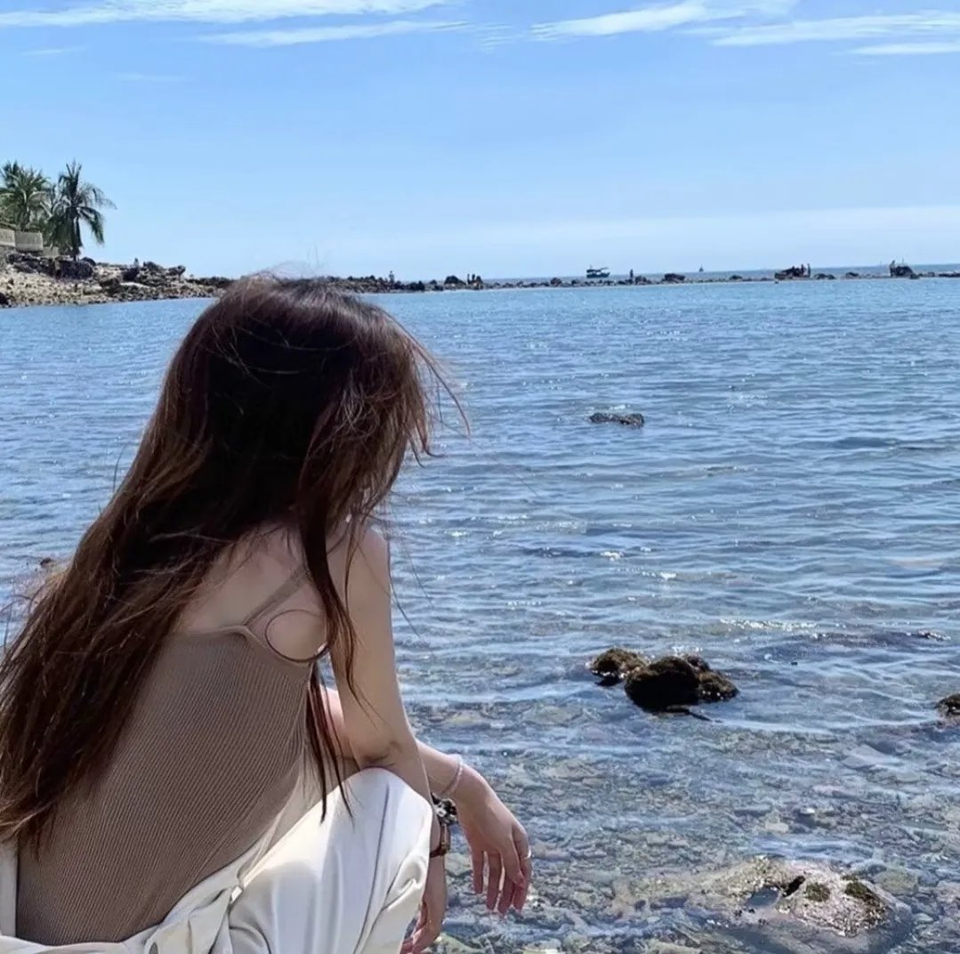 进击的皇后之真假皇后海报